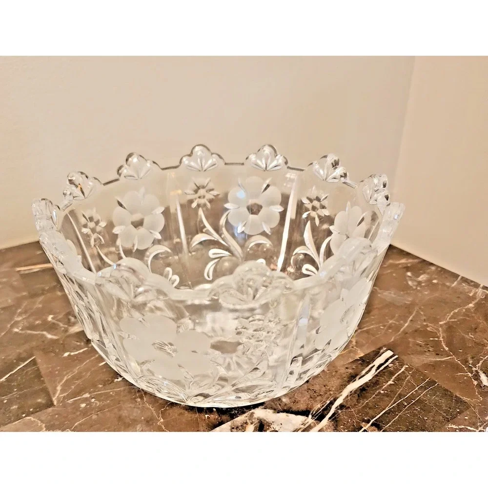 Glass Fruit bowl with frosted flowers
